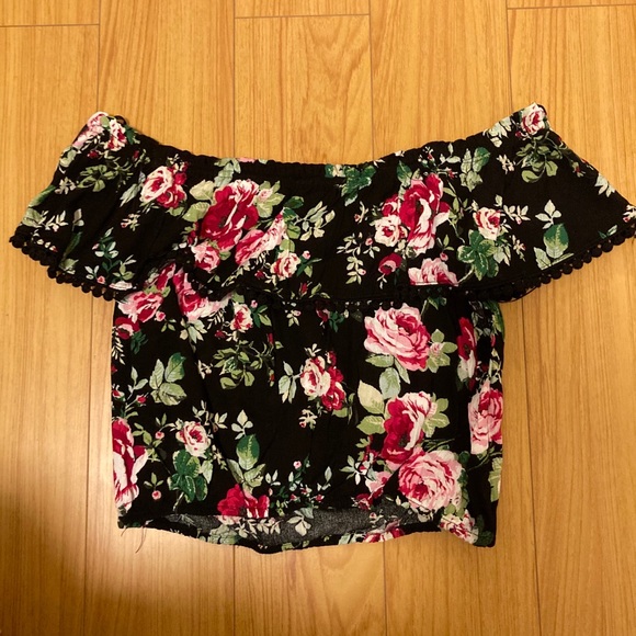 Off the shoulder floral top. - Picture 2 of 2